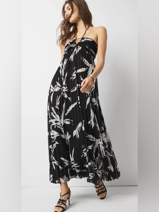 White House Black Market Dresses & Skirts - White House Black Market 🆕 Black & White Pleated Halter Maxi Dress size 4